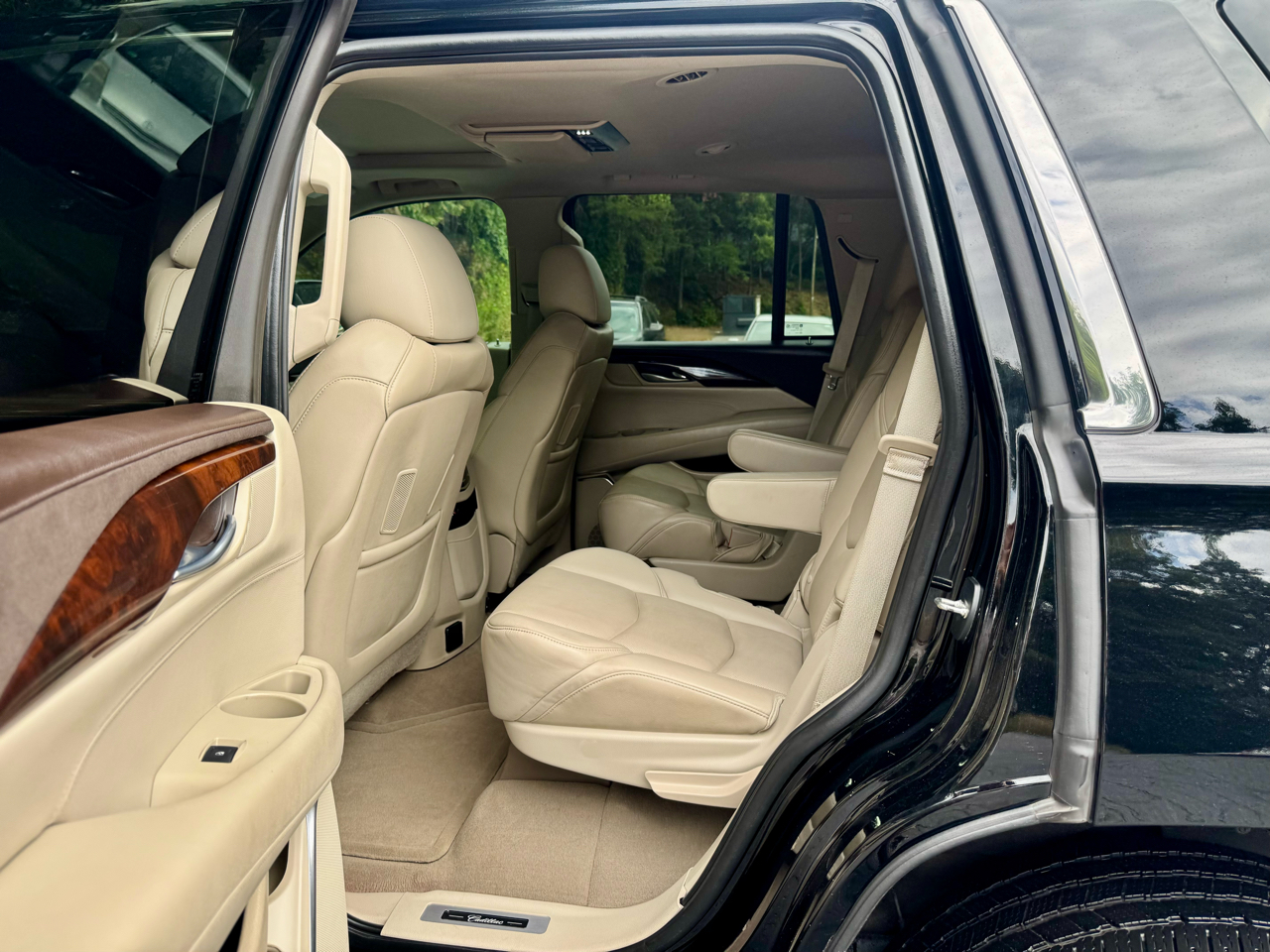 Cadillac Escalade Luxury 2WD 2015 Cadillac Escalade Luxury 2WD 2015