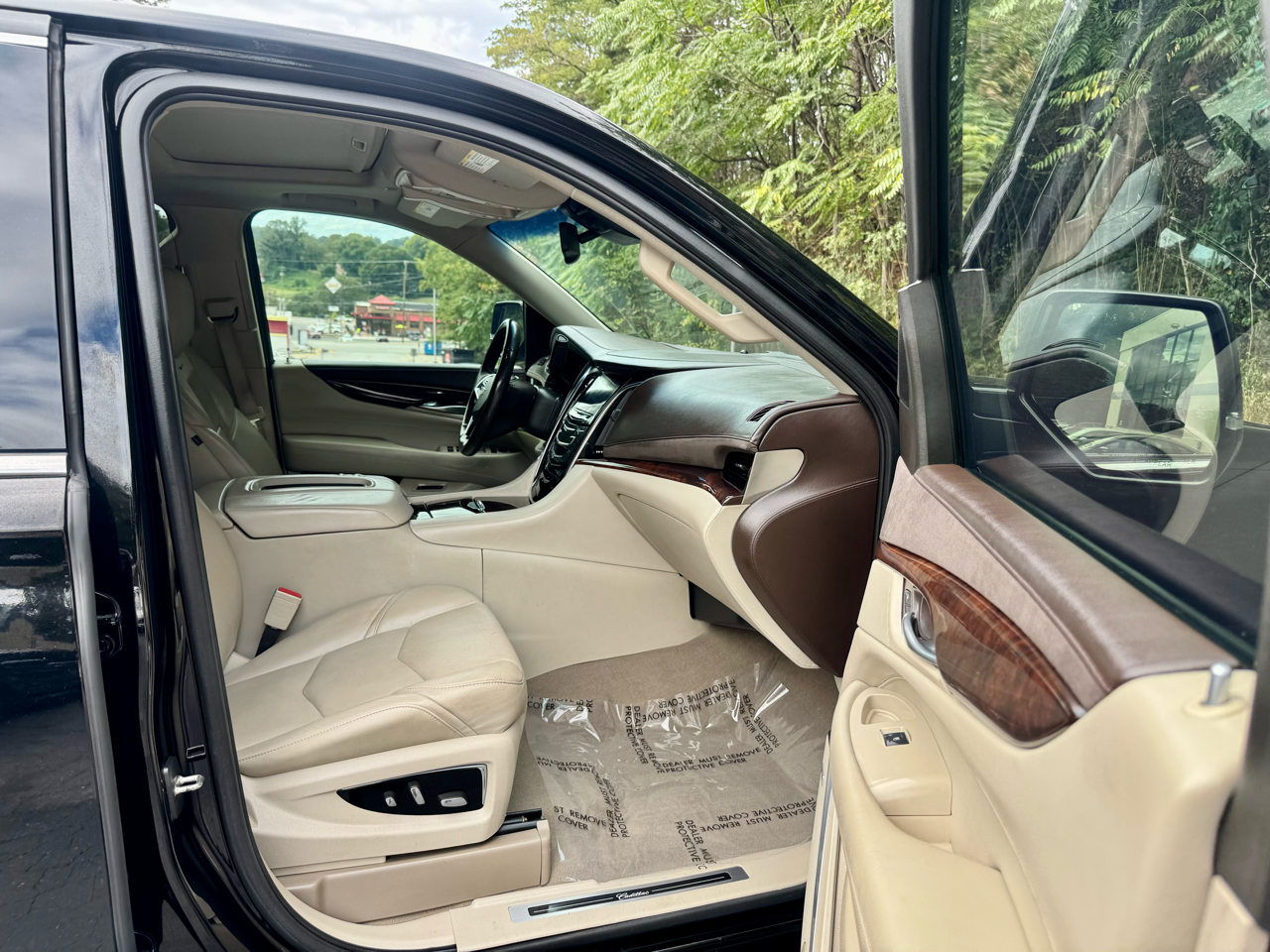 Cadillac Escalade Luxury 2WD 2015 Cadillac Escalade Luxury 2WD 2015