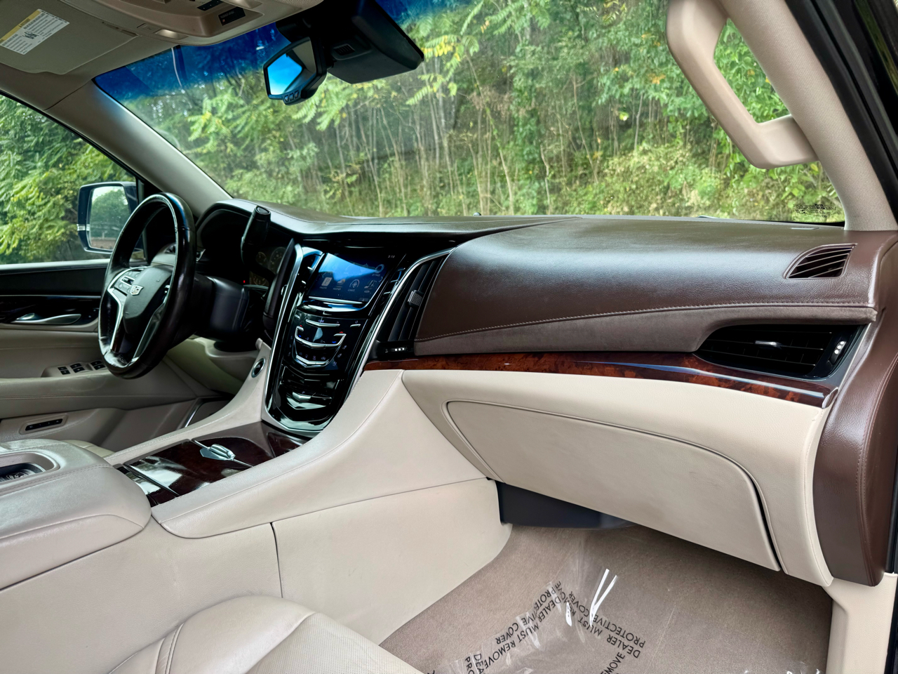 Cadillac Escalade Luxury 2WD 2015 Cadillac Escalade Luxury 2WD 2015