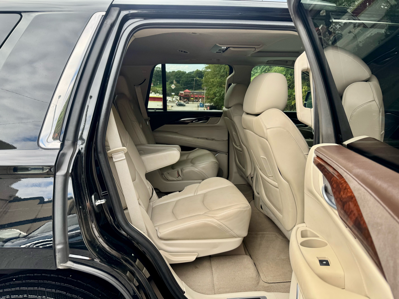 Cadillac Escalade Luxury 2WD 2015 Cadillac Escalade Luxury 2WD 2015