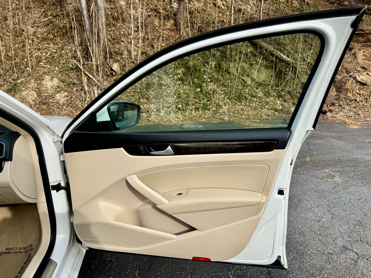 Volkswagen Passat 1.8T SEL Premium AT PZEV 2014