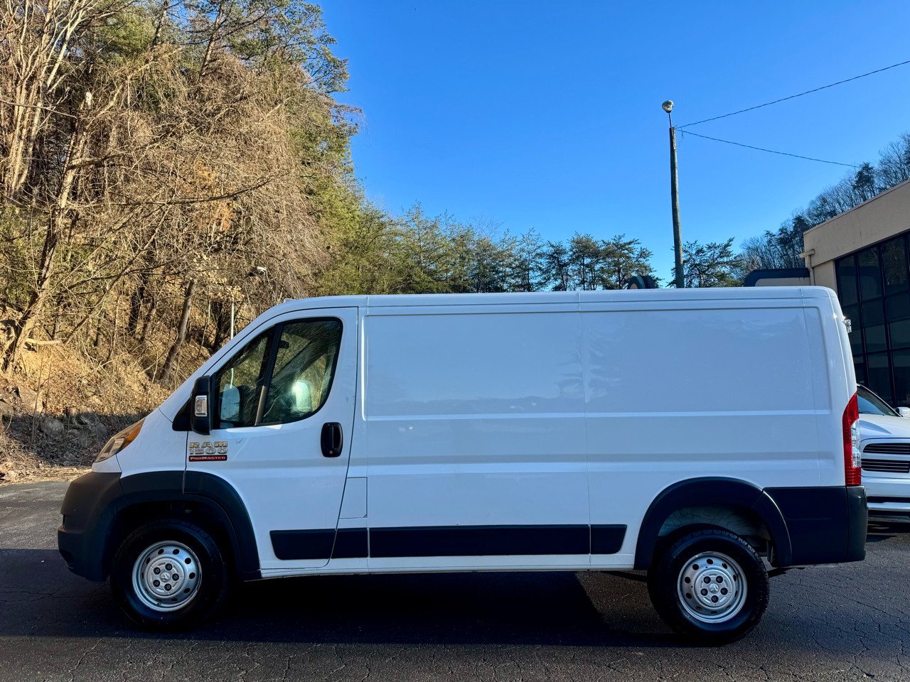 RAM Promaster 1500 Low Roof Tradesman 136-in. WB 2017