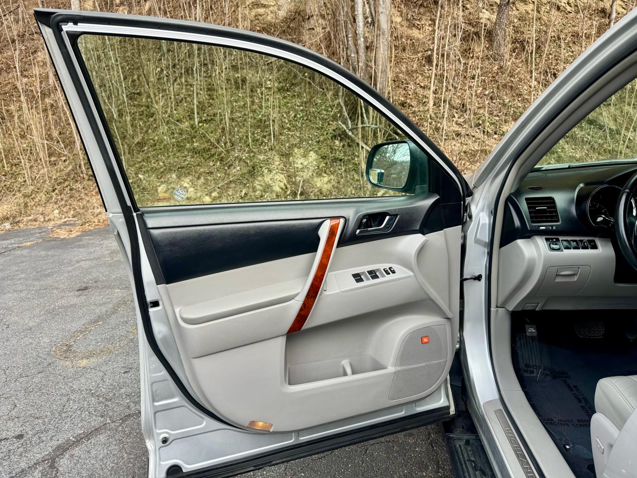 Toyota Highlander Limited 4WD 2011