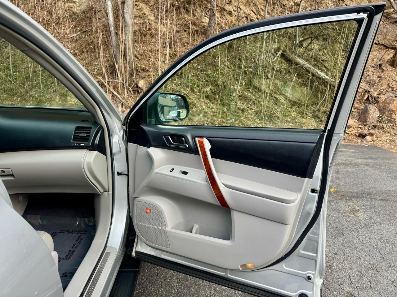 Toyota Highlander Limited 4WD 2011