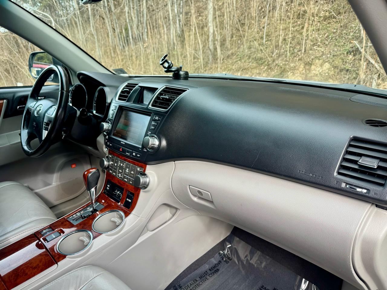 Toyota Highlander Limited 4WD 2011