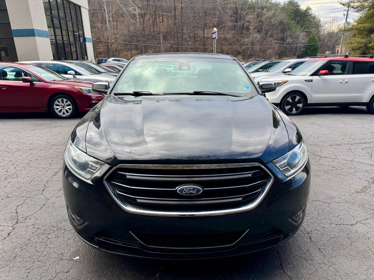 Ford Taurus Limited FWD 2018