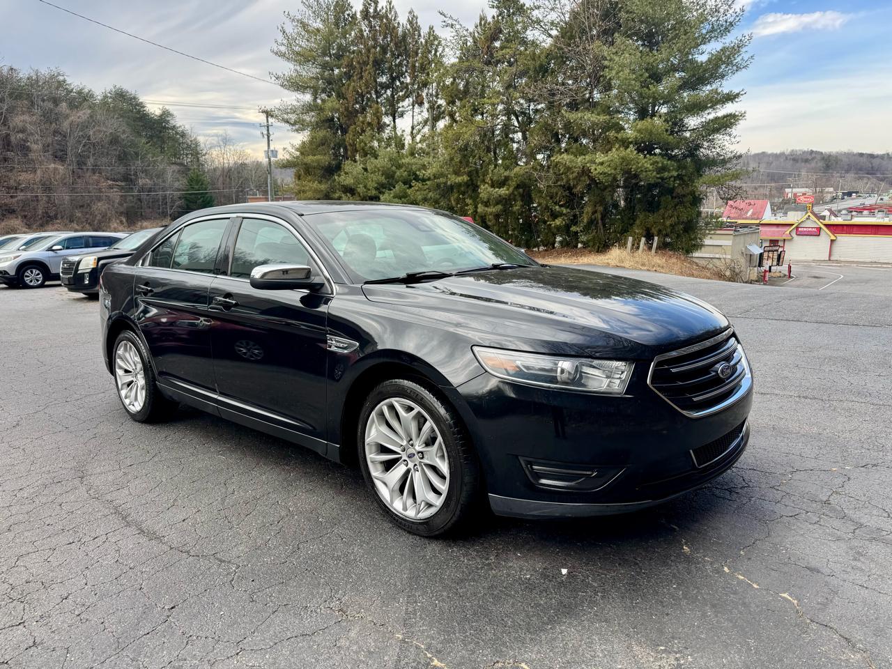 Ford Taurus Limited FWD 2018