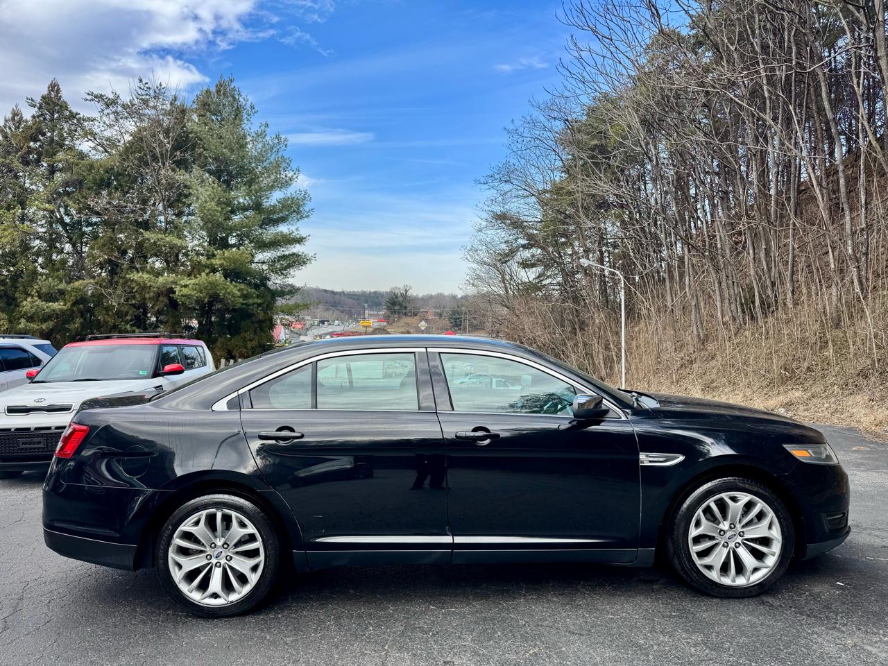 Ford Taurus Limited FWD 2018