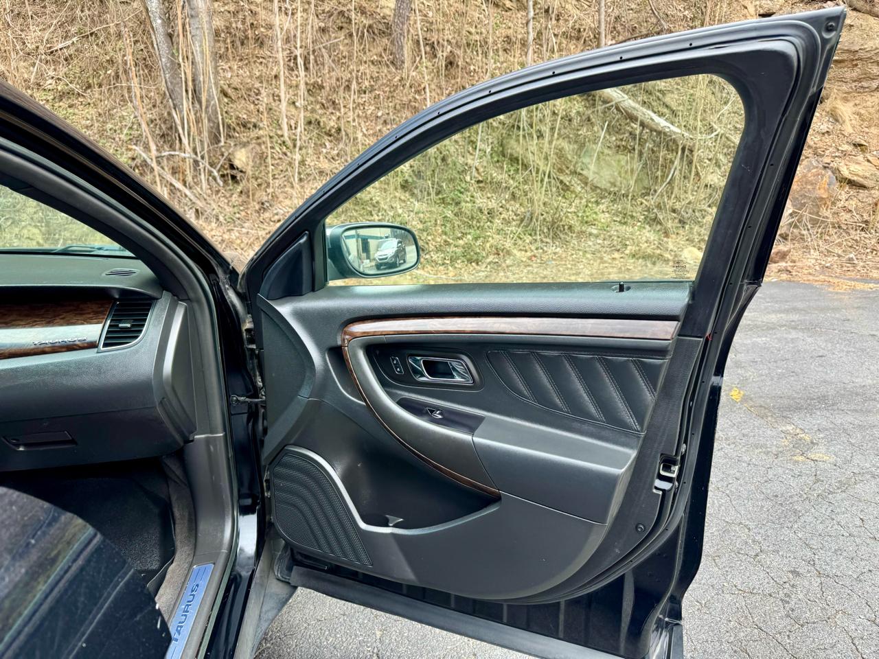 Ford Taurus Limited FWD 2018