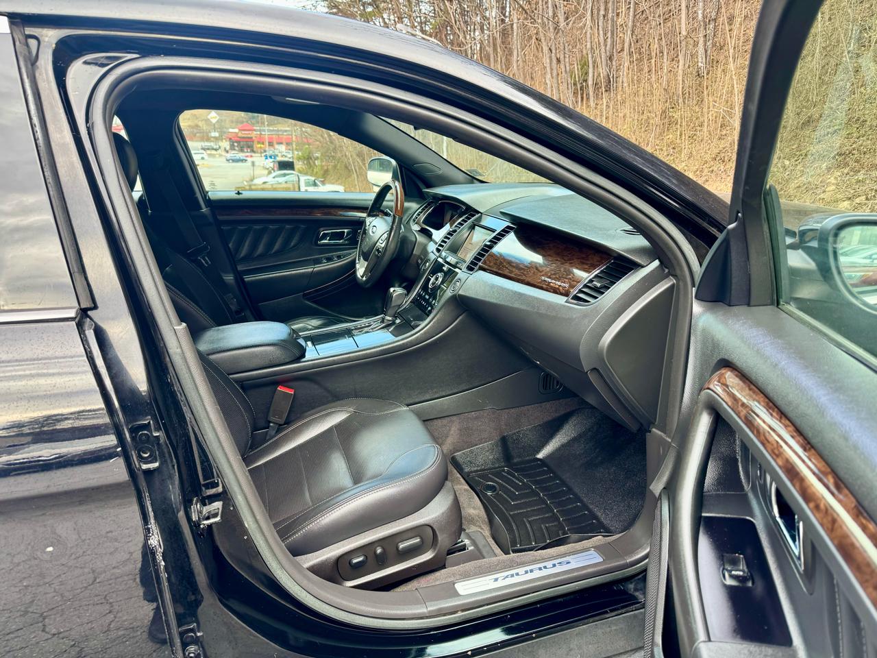 Ford Taurus Limited FWD 2018