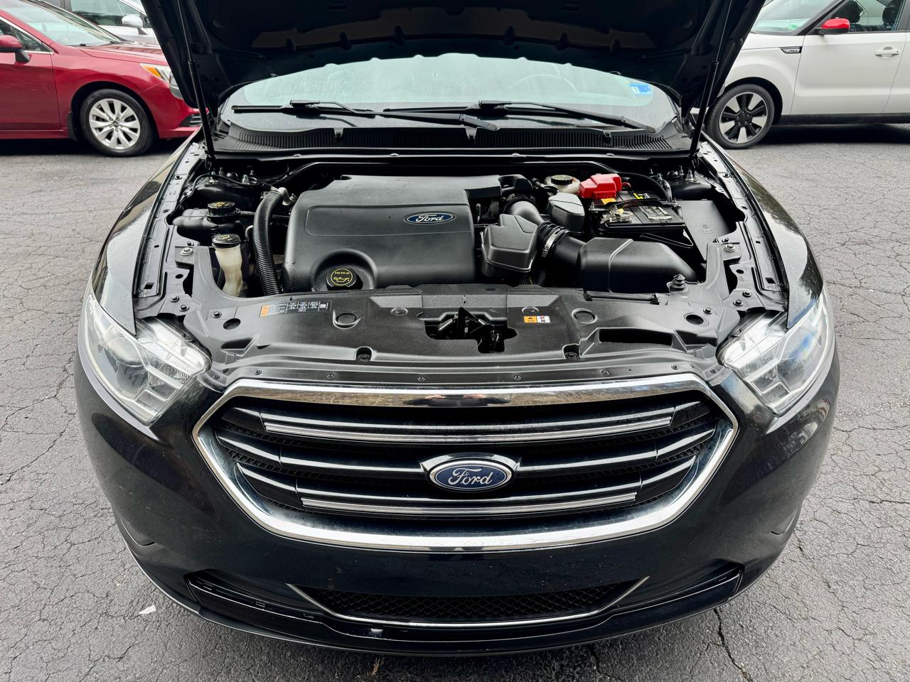 Ford Taurus Limited FWD 2018