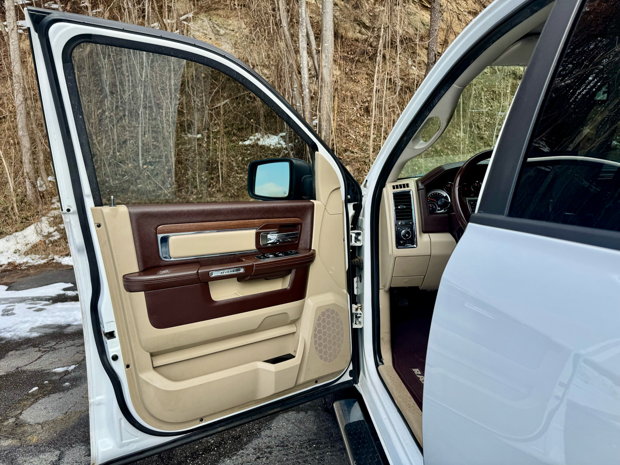 RAM 1500 Laramie Crew Cab SWB 4WD 2014