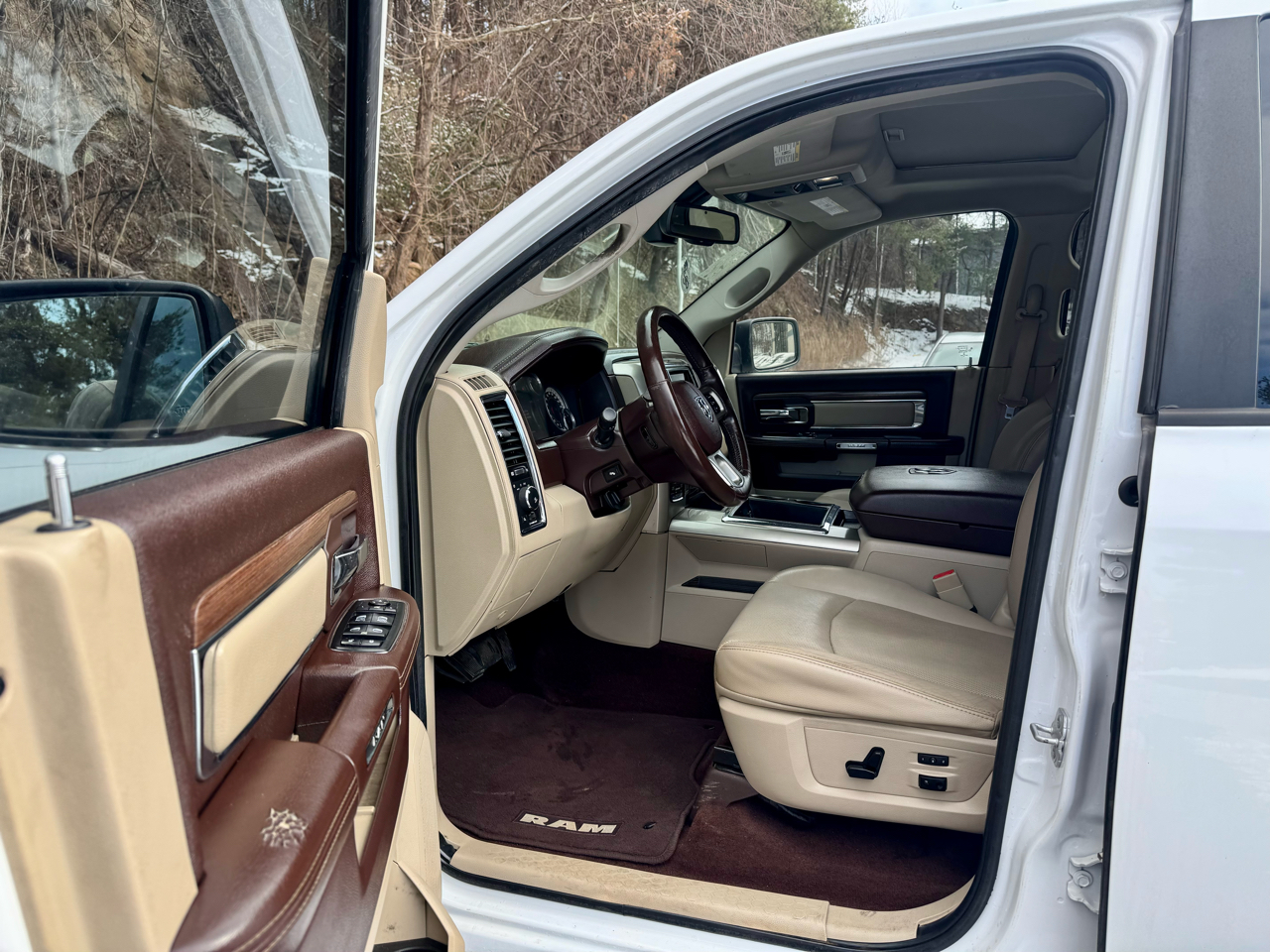 RAM 1500 Laramie Crew Cab SWB 4WD 2014