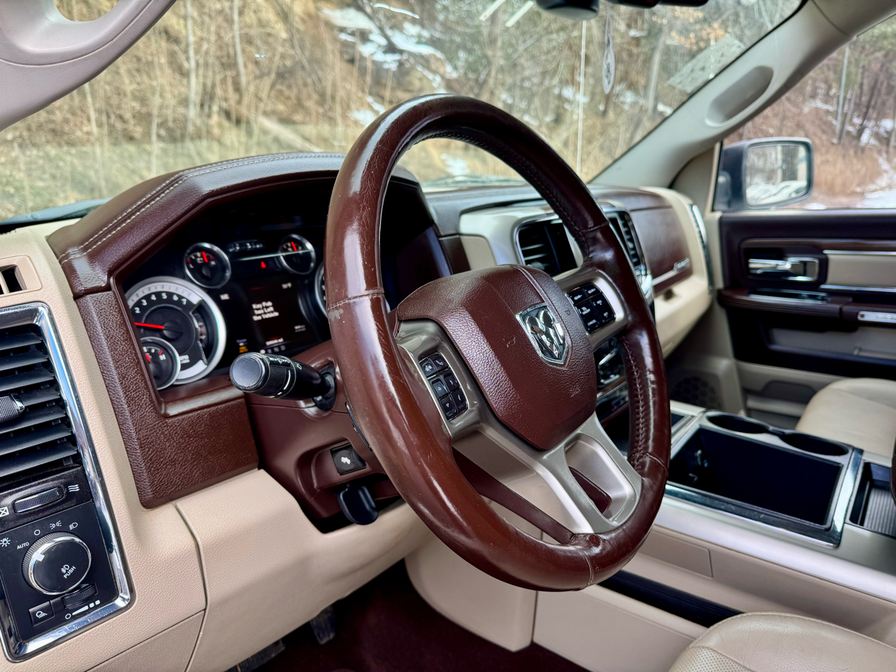 RAM 1500 Laramie Crew Cab SWB 4WD 2014