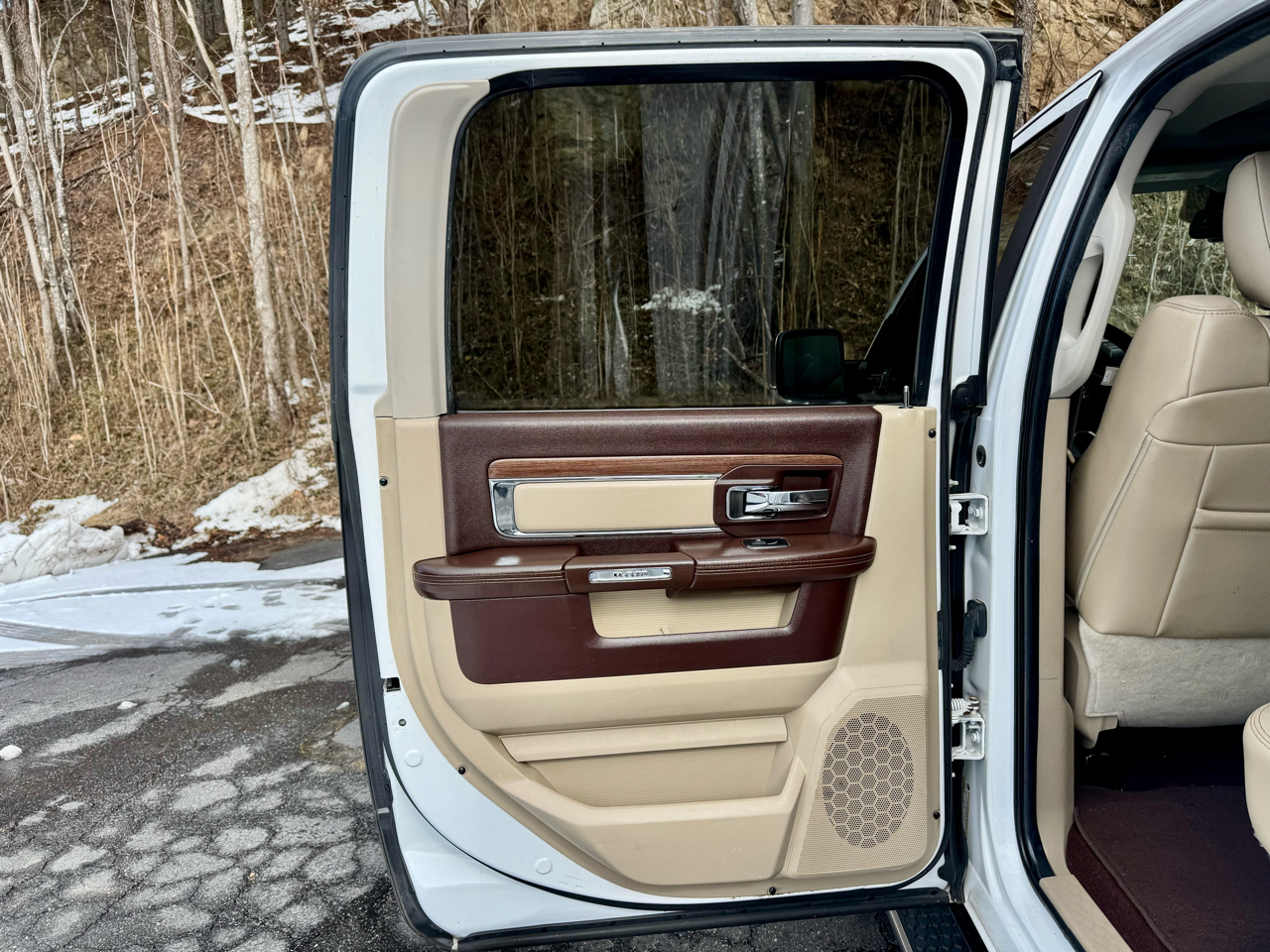 RAM 1500 Laramie Crew Cab SWB 4WD 2014