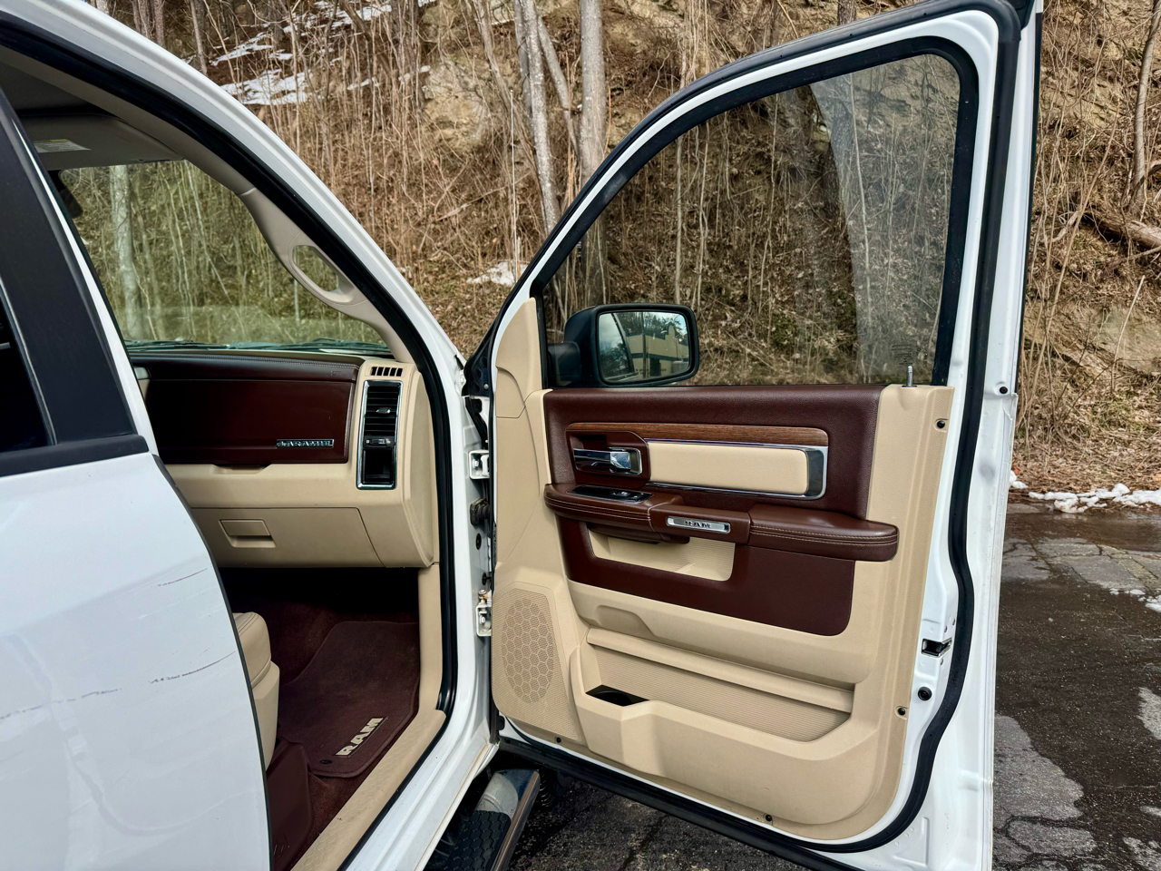 RAM 1500 Laramie Crew Cab SWB 4WD 2014