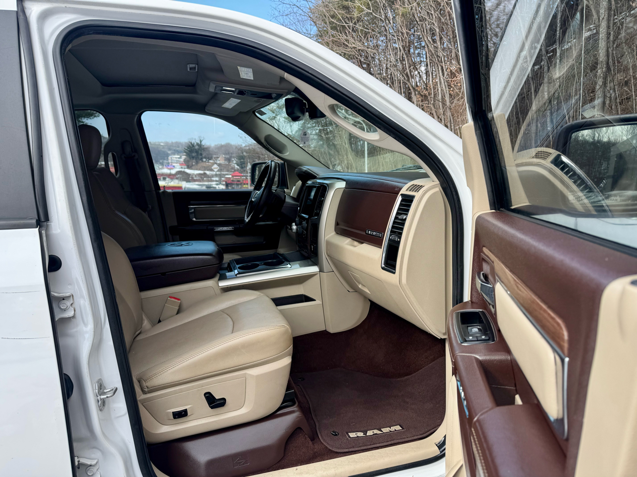 RAM 1500 Laramie Crew Cab SWB 4WD 2014