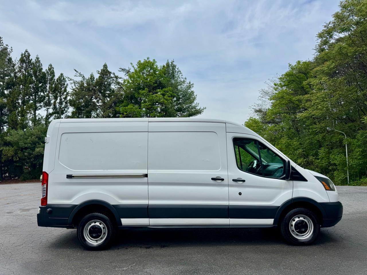 Ford Transit 250 Van Med. Roof w/Sliding Pass. 148-in. WB 2015