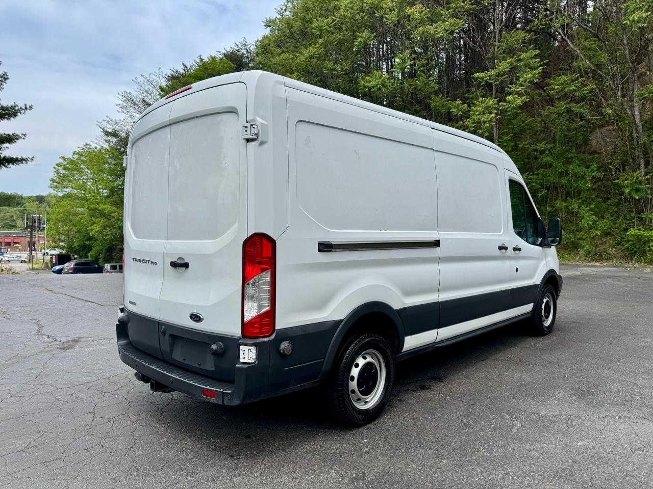 Ford Transit 250 Van Med. Roof w/Sliding Pass. 148-in. WB 2015