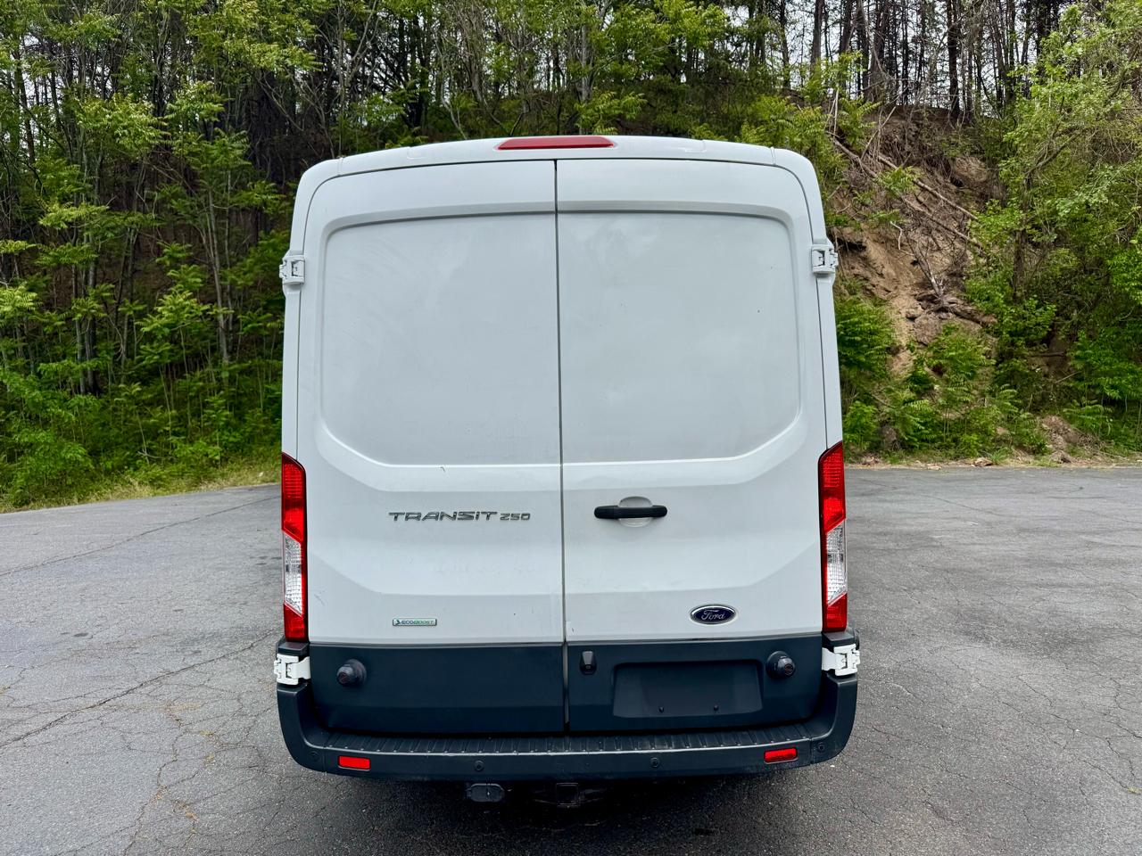 Ford Transit 250 Van Med. Roof w/Sliding Pass. 148-in. WB 2015