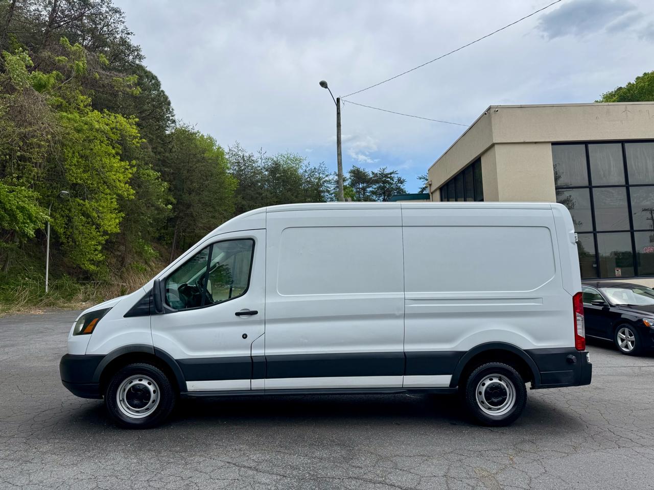 Ford Transit 250 Van Med. Roof w/Sliding Pass. 148-in. WB 2015
