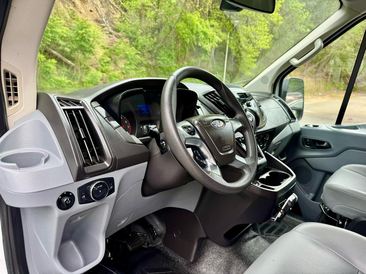 Ford Transit 250 Van Med. Roof w/Sliding Pass. 148-in. WB 2015