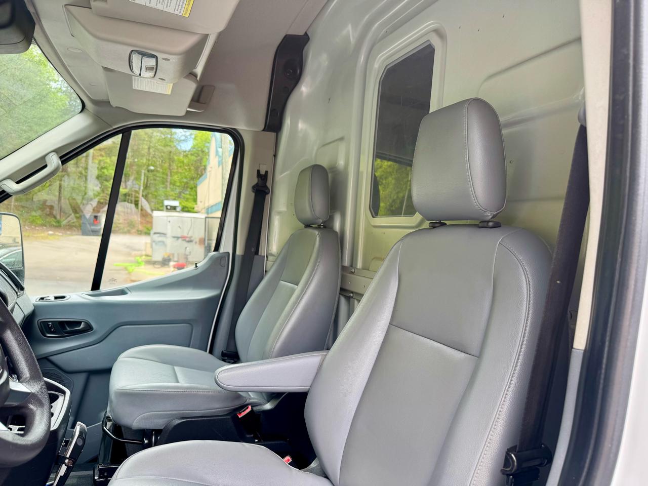 Ford Transit 250 Van Med. Roof w/Sliding Pass. 148-in. WB 2015