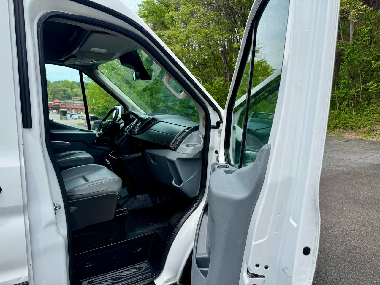 Ford Transit 250 Van Med. Roof w/Sliding Pass. 148-in. WB 2015