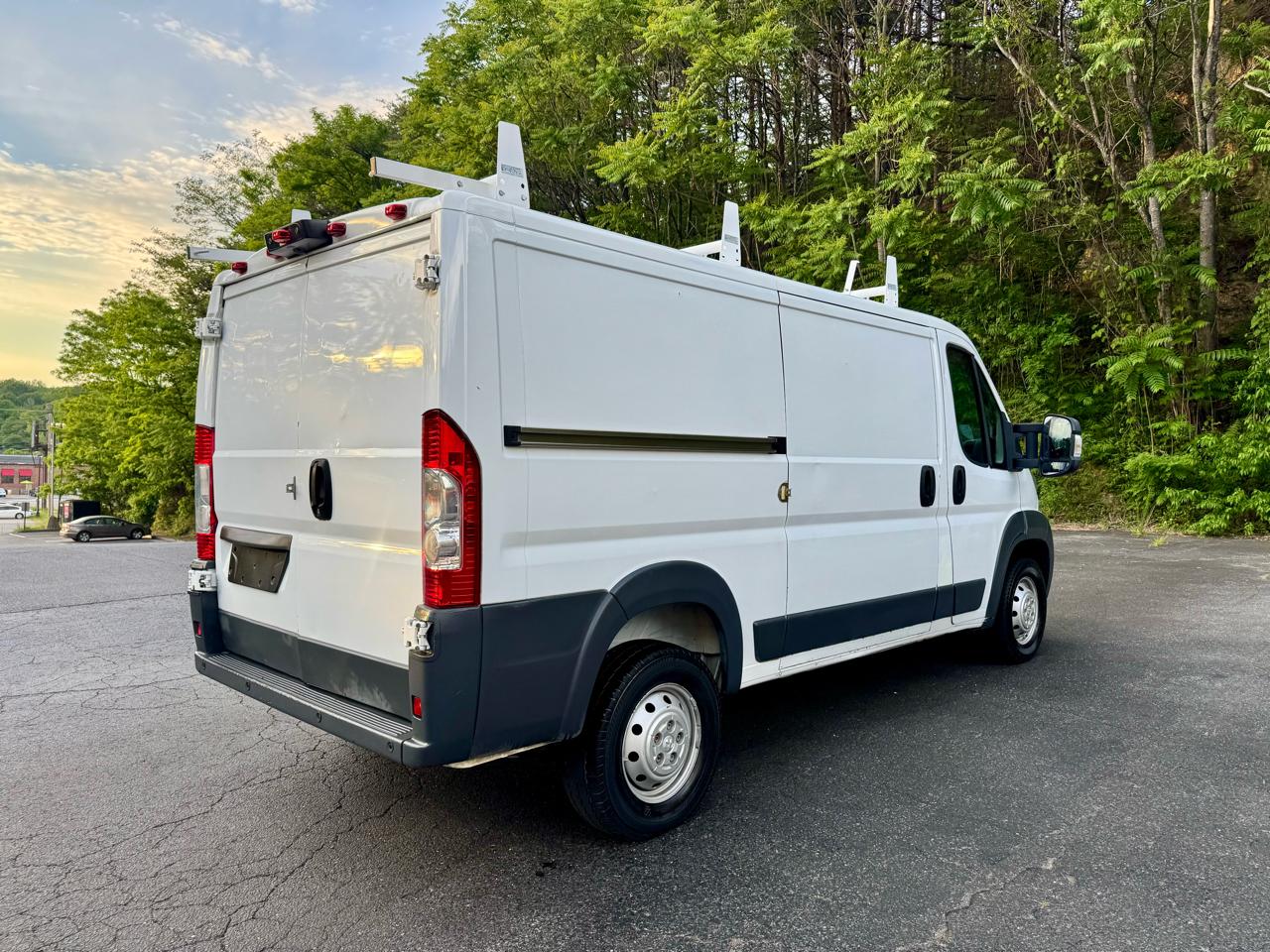 RAM Promaster 1500 Low Roof Tradesman 136-in. WB 2016