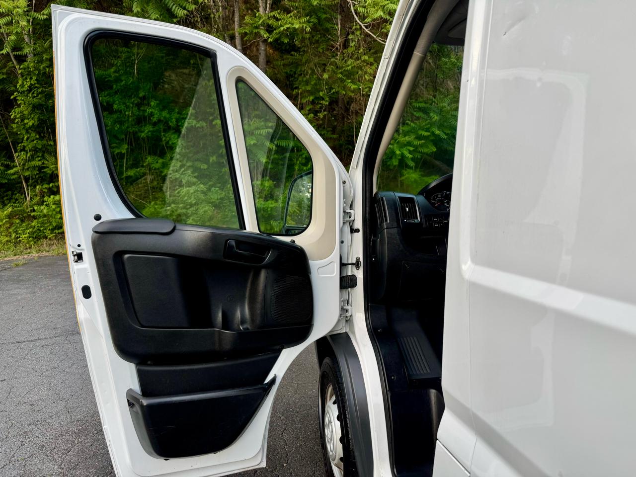 RAM Promaster 1500 Low Roof Tradesman 136-in. WB 2016