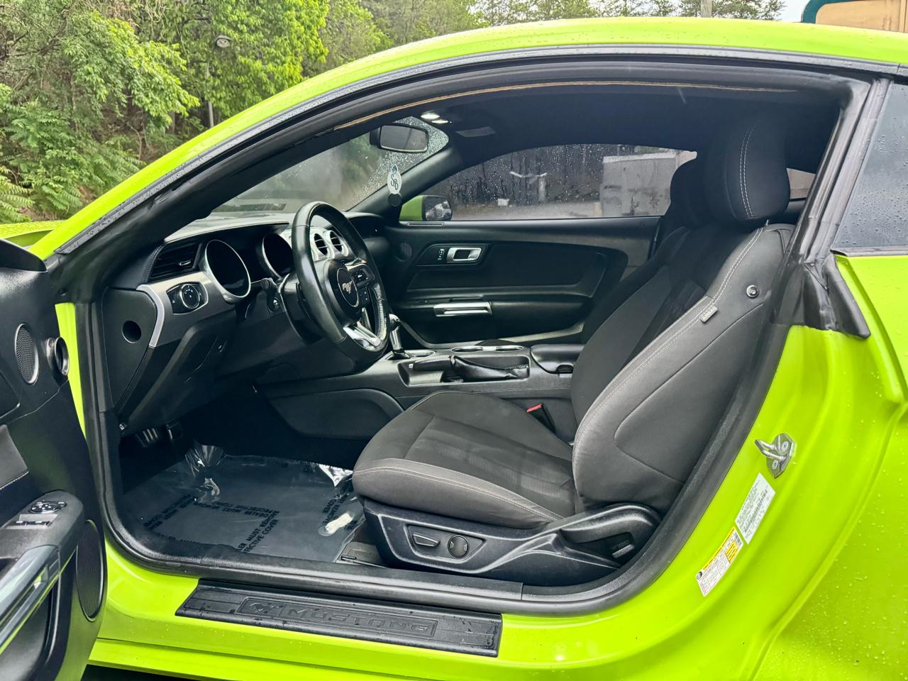 Ford Mustang EcoBoost Coupe 2020