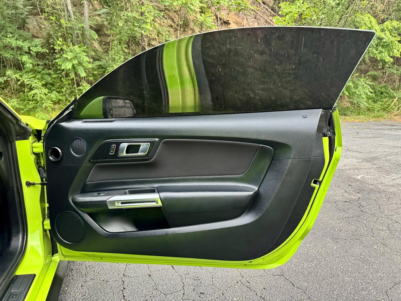 Ford Mustang EcoBoost Coupe 2020