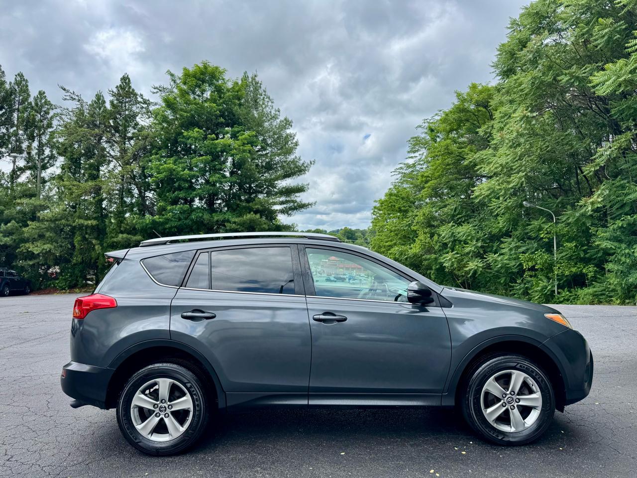 Toyota RAV4 XLE FWD 2015