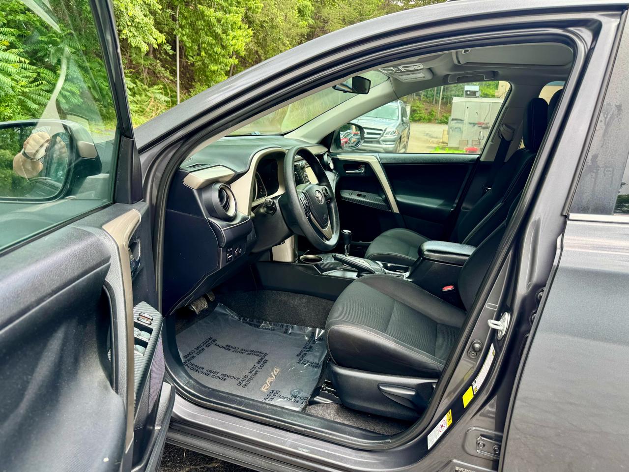 Toyota RAV4 XLE FWD 2015