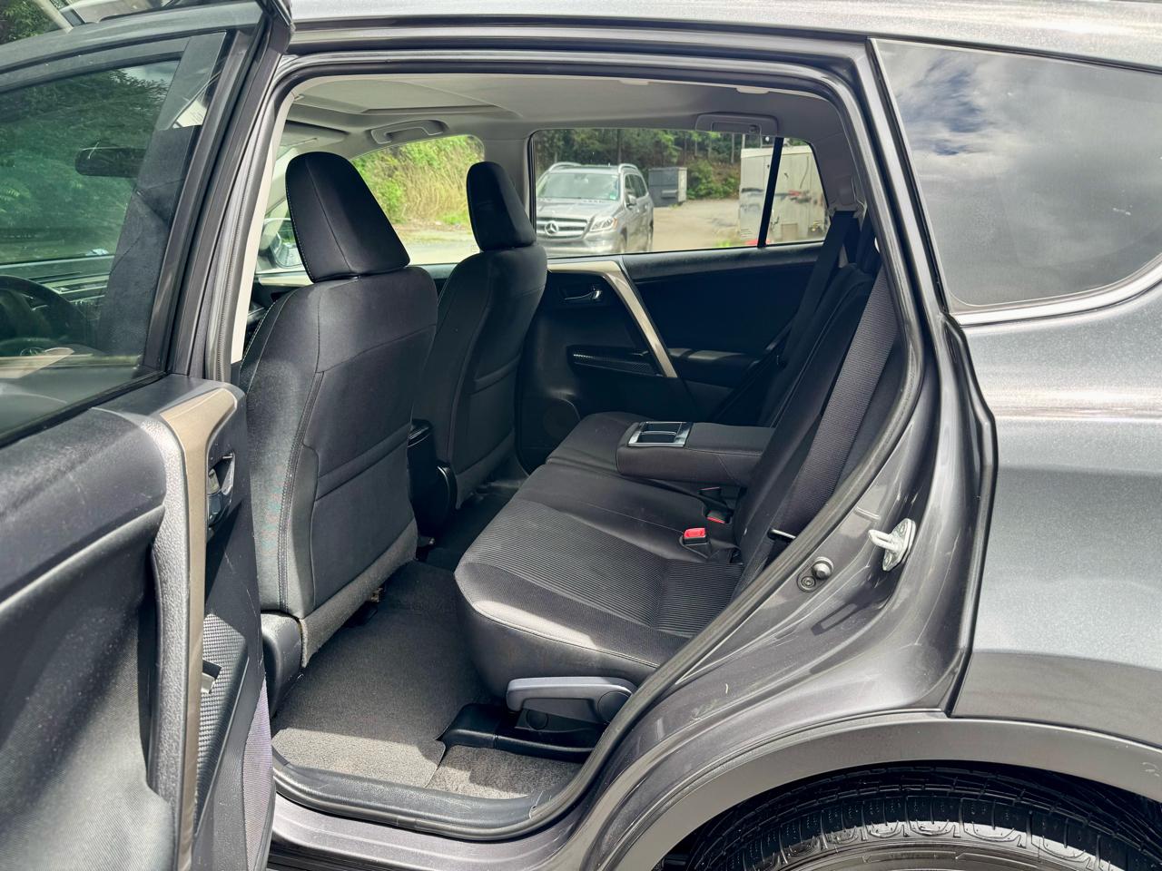 Toyota RAV4 XLE FWD 2015