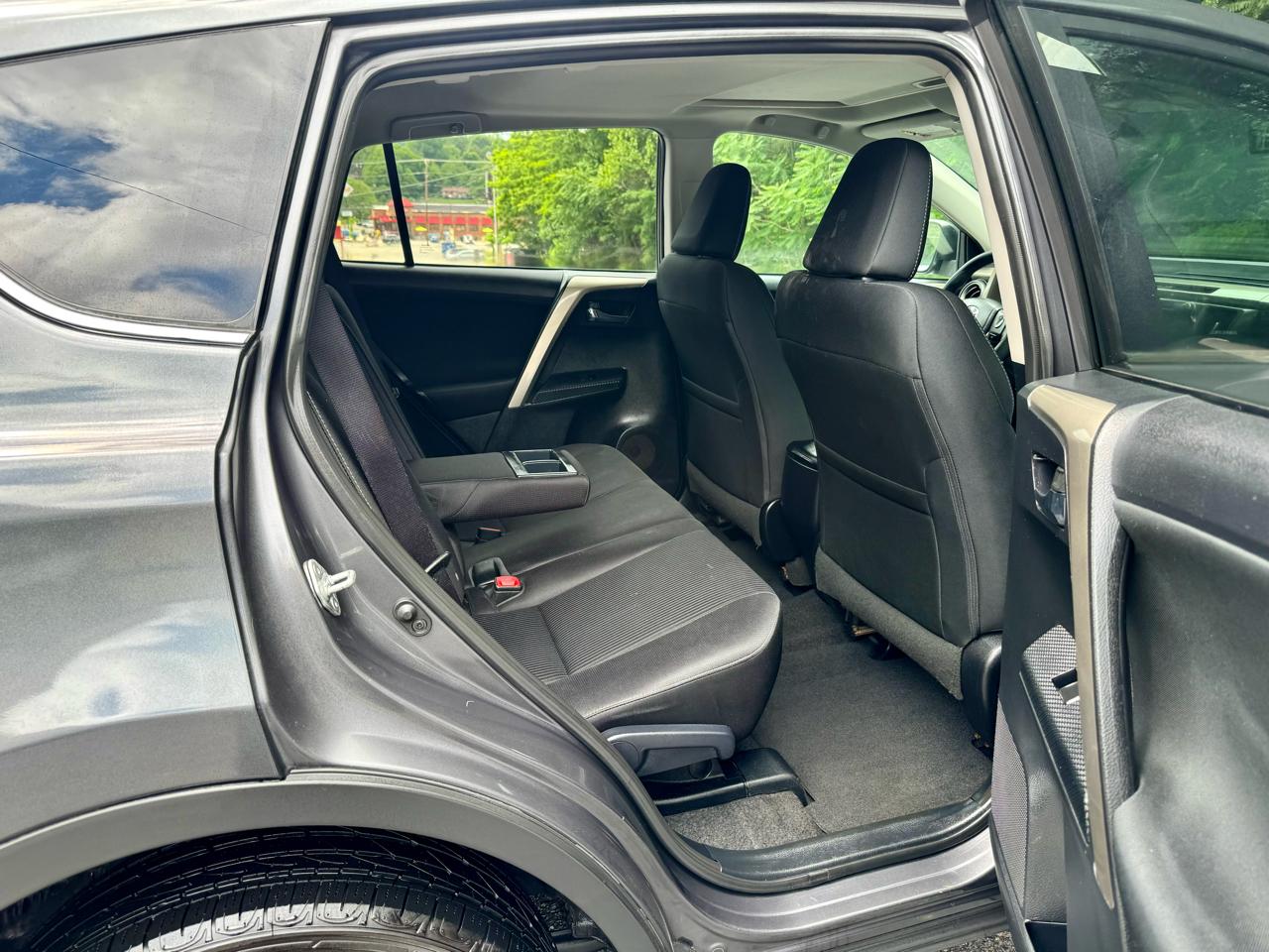 Toyota RAV4 XLE FWD 2015