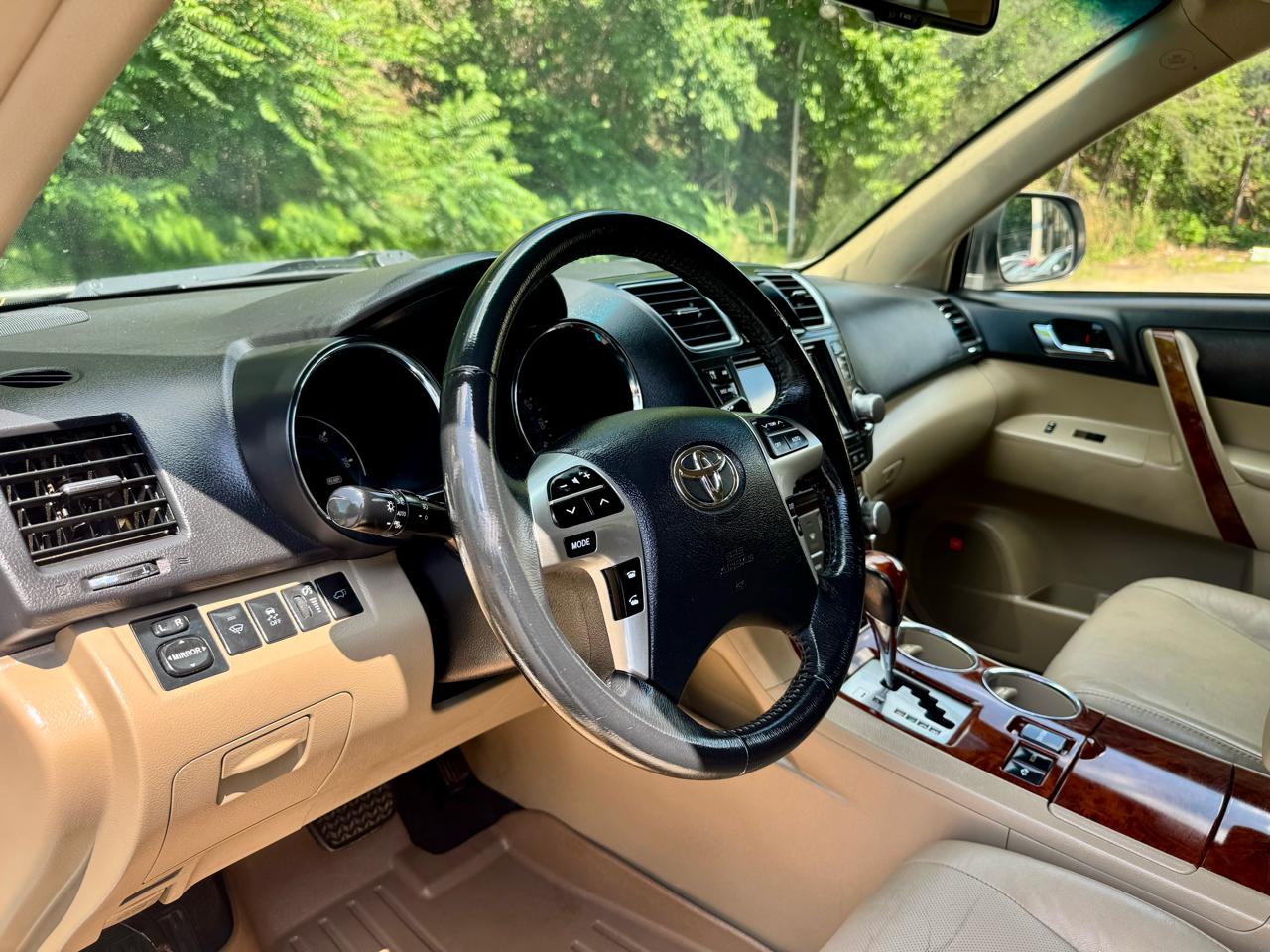 Toyota Highlander Hybrid Limited 4WD 2012