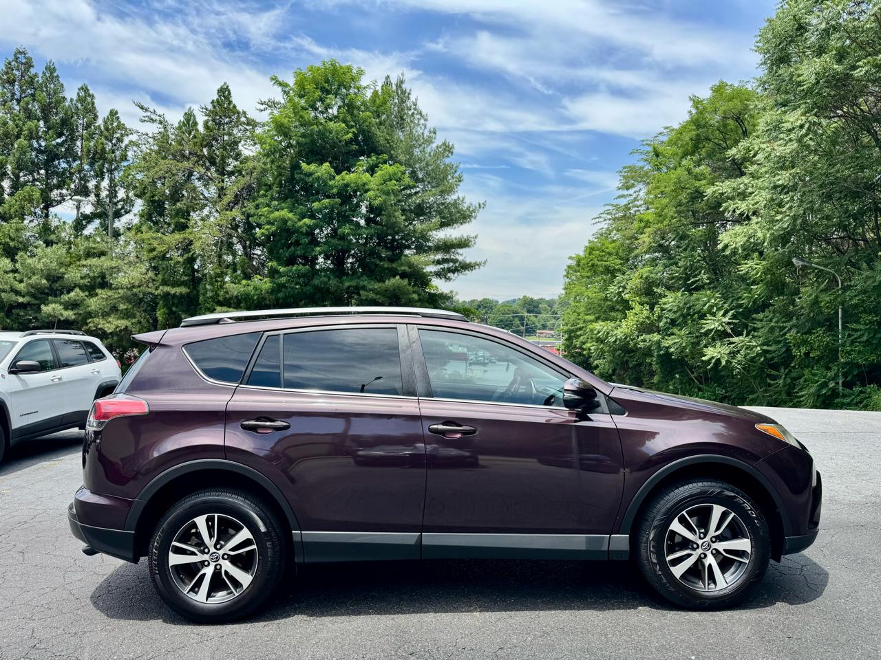 Toyota RAV4 XLE FWD 2017