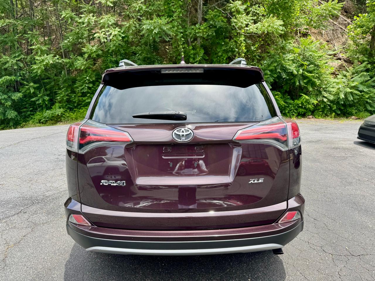 Toyota RAV4 XLE FWD 2017
