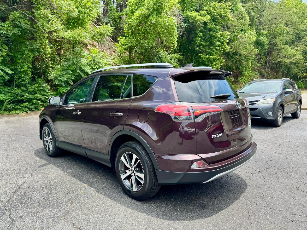 Toyota RAV4 XLE FWD 2017