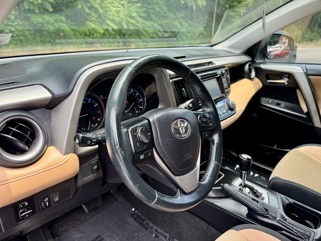 Toyota RAV4 XLE FWD 2017