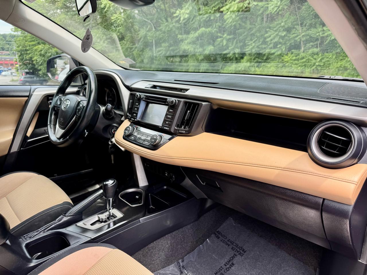 Toyota RAV4 XLE FWD 2017