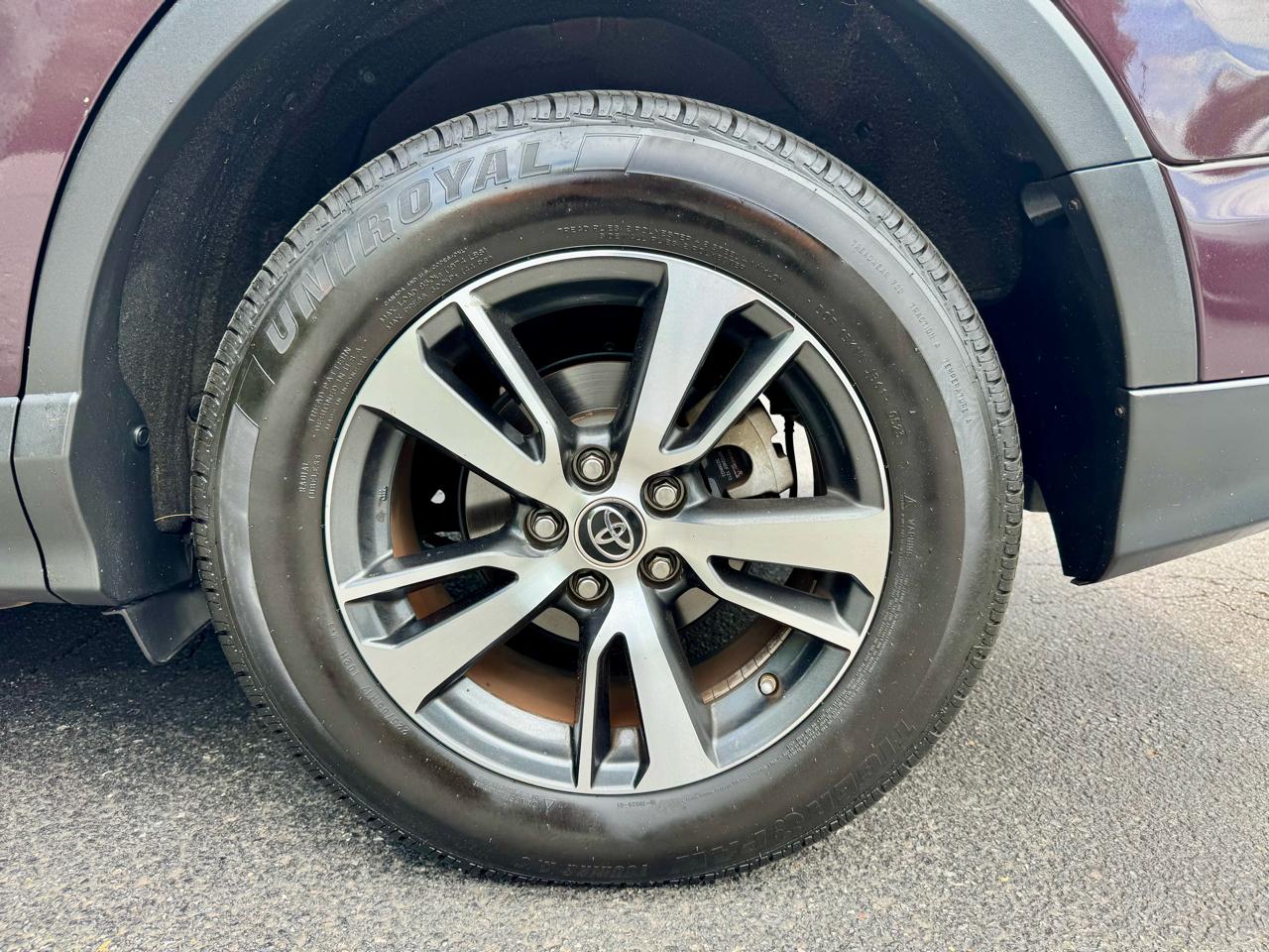 Toyota RAV4 XLE FWD 2017