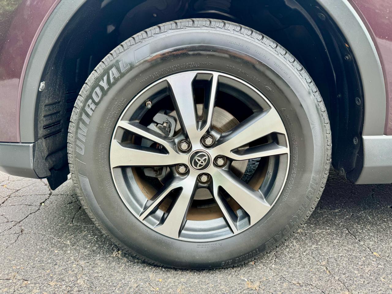 Toyota RAV4 XLE FWD 2017