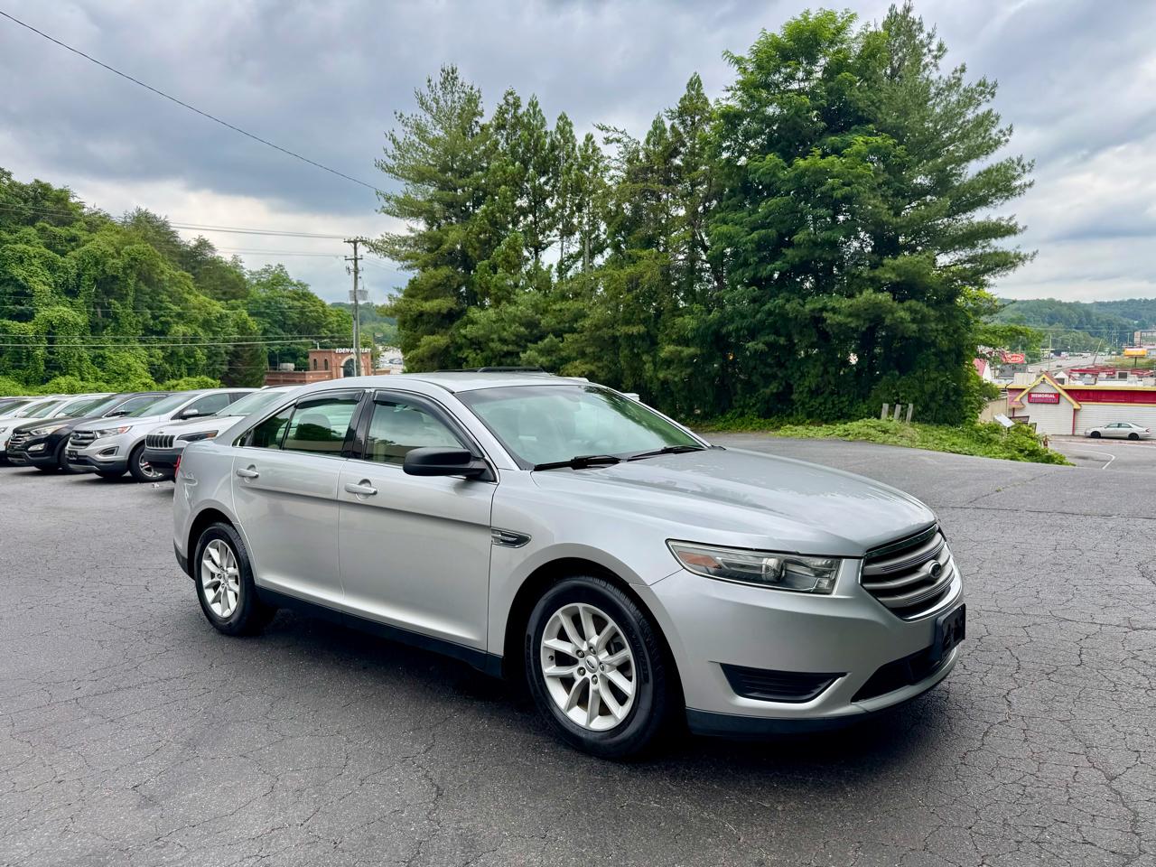 Ford Taurus SE FWD 2013