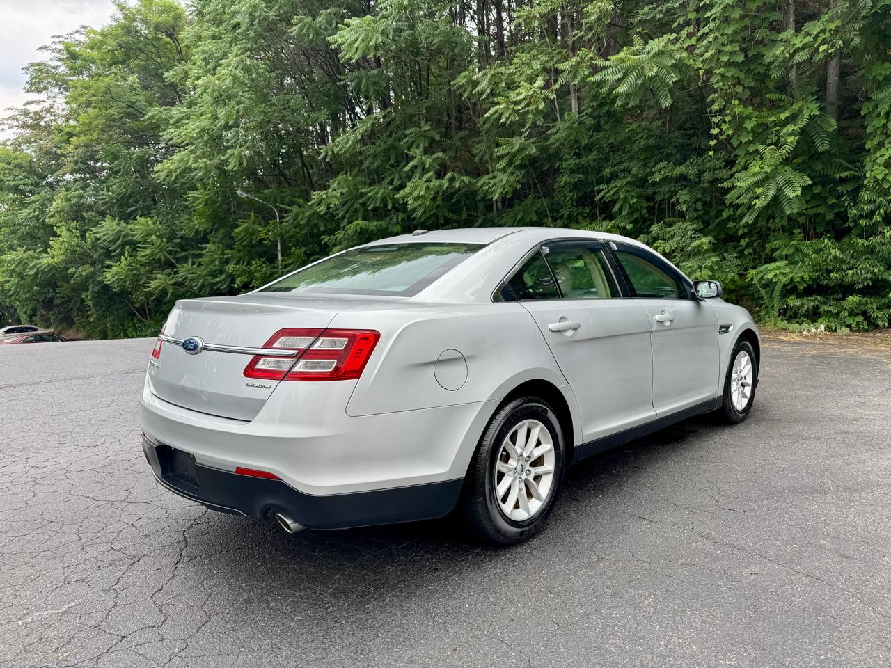 Ford Taurus SE FWD 2013