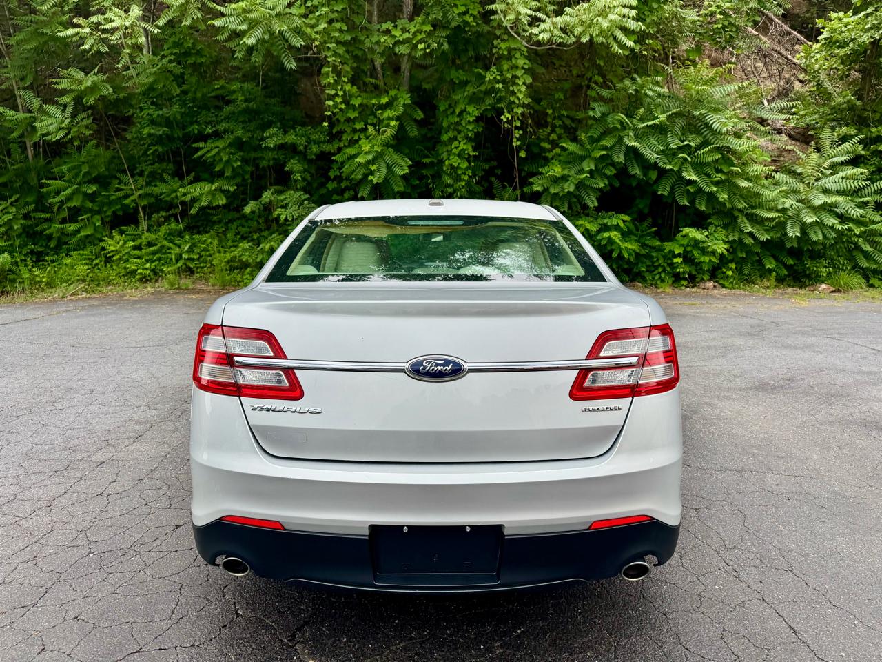 Ford Taurus SE FWD 2013