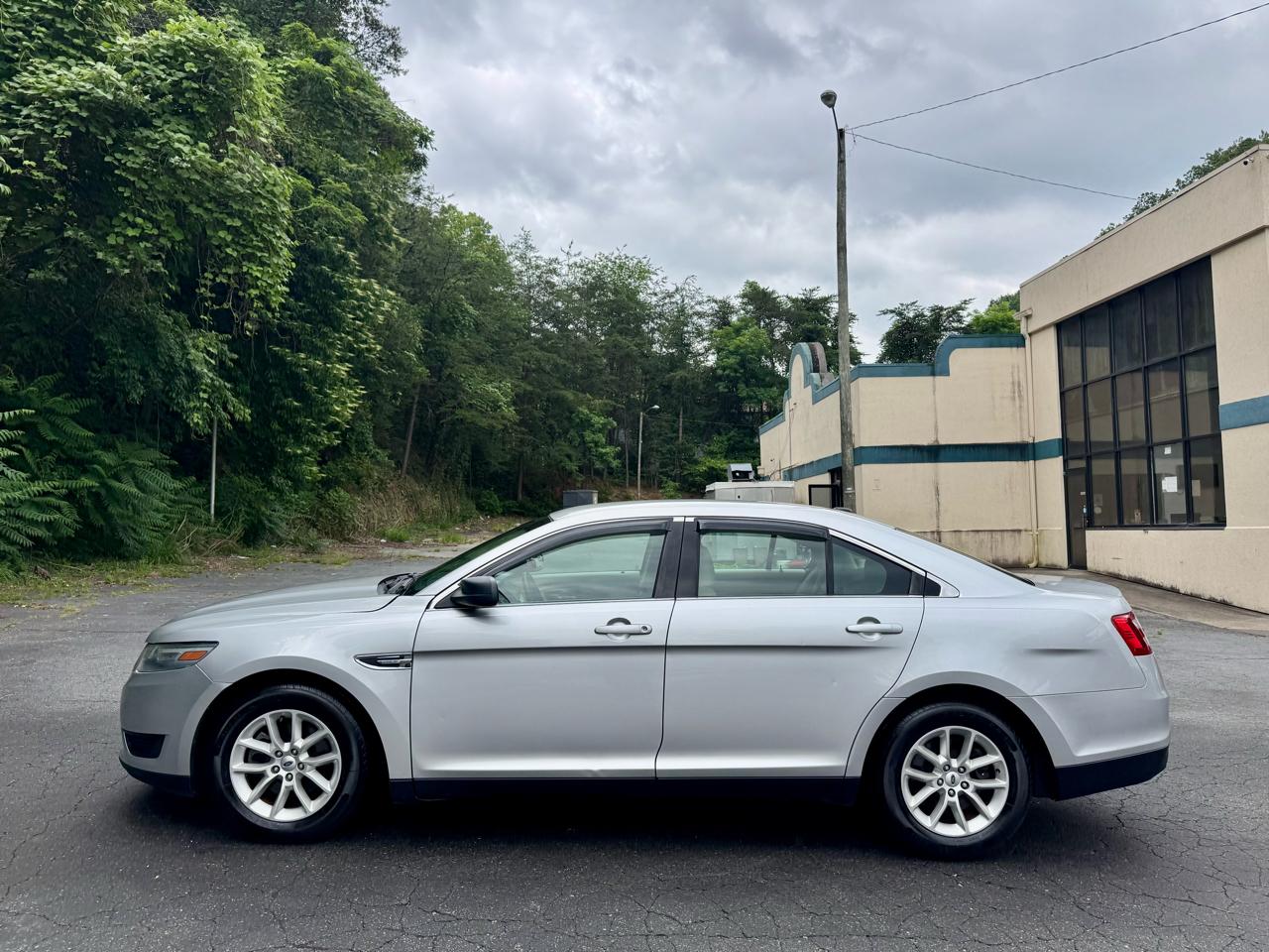 Ford Taurus SE FWD 2013