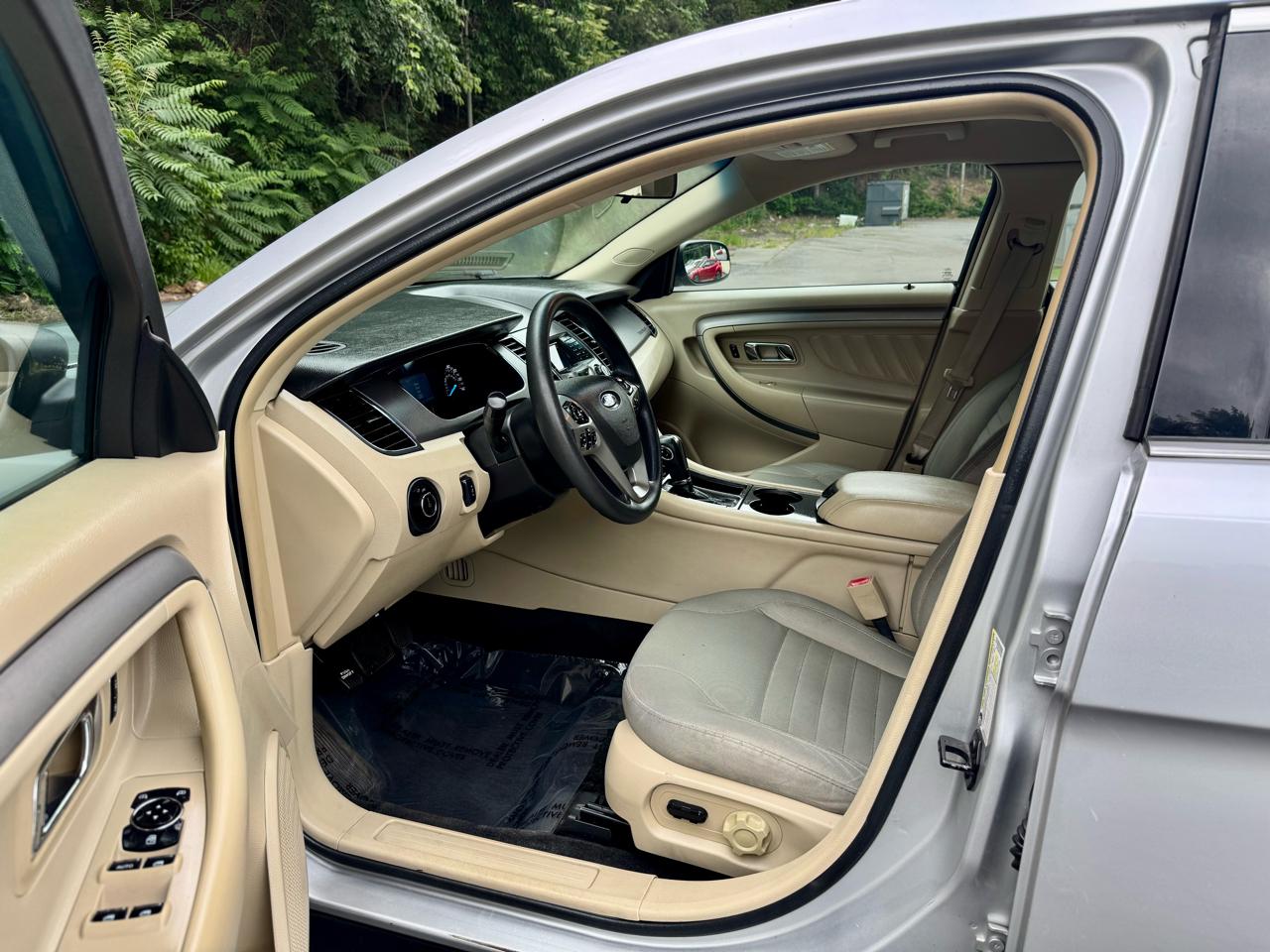 Ford Taurus SE FWD 2013