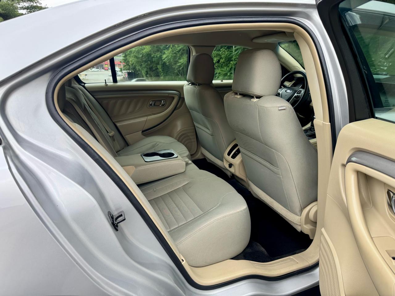 Ford Taurus SE FWD 2013